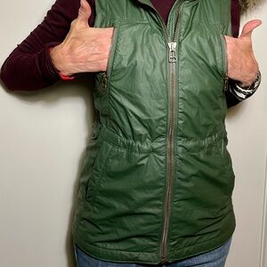 Athleta woman’s zip off hooded vest, Oliver, XXS